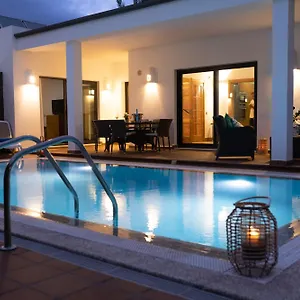 Mamma Mia Pool Heat Private & Jacuzzi Villa